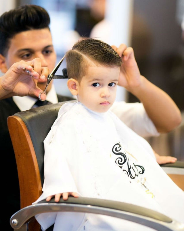 Alerta de fofura: corte de cabelo infantil na barbearia