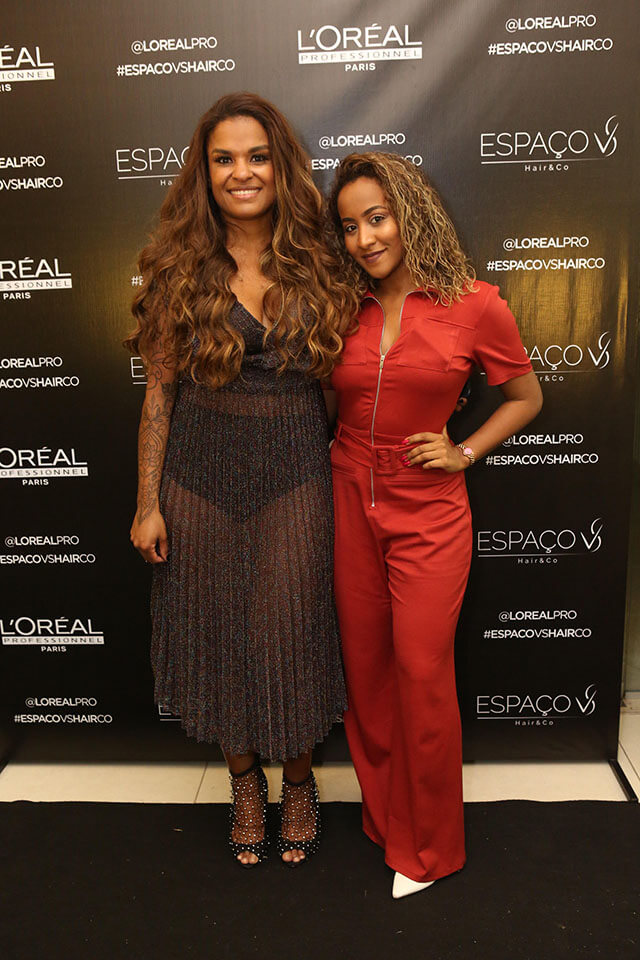 Vivi Siqueira inaugura salão no Rio de Janeiro A embaixadora de L’Oréal Professionnel, Vivi Siqueira, inaugurou o Espaço VS Hair & Co, na Barra da Tijuca