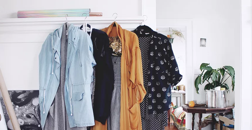 Como revisar o guarda-roupa: desapego e organização | Paula Salvador